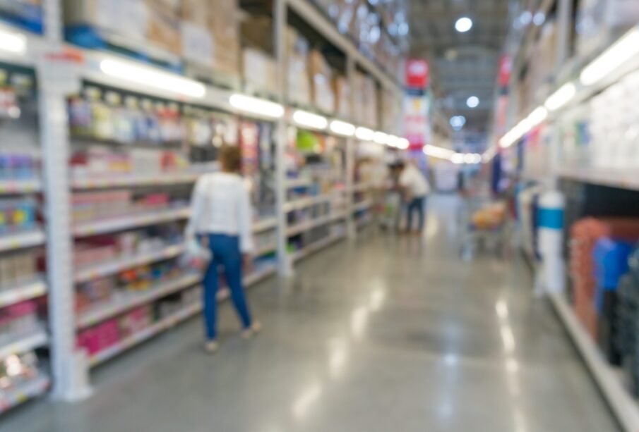 Estoque conversa com consumidor e acaba com prateleira vazia