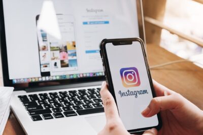 Metade dos consumidores compra direto das redes sociais