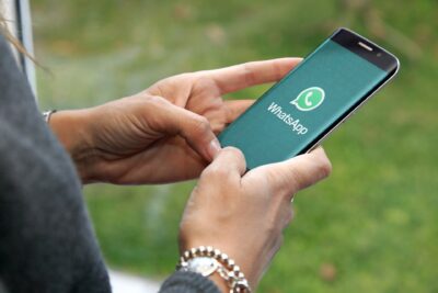 E-mail ou WhatsApp? Use os dois, diz especialista