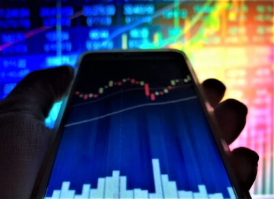 Mercados hoje notícias: minério cai e petróleo sobe nesta quinta