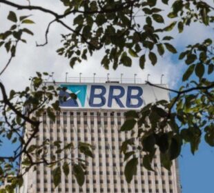 Moody's rebaixa nota do BRB e alerta para risco de calote