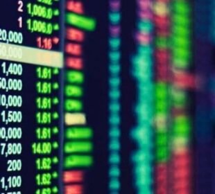 Ibovespa bate recorde histórico e dólar se mantém abaixo de R$ 5