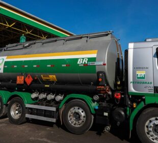 Projeto de reestatização de combustíveis e gás avança na Câmara