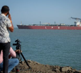 Petróleo Ormuz abertura impacta ações PRIO, Petrobras e Brava