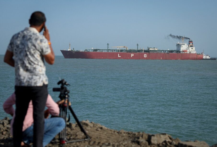 Petróleo Ormuz abertura impacta ações PRIO, Petrobras e Brava