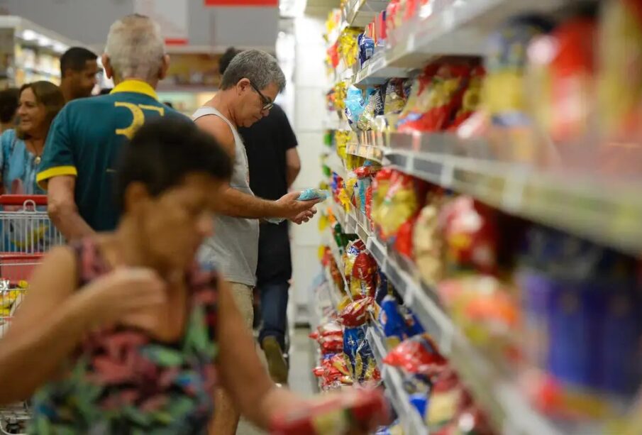 Pagamento em supermercado com parcelamento preocupa economistas