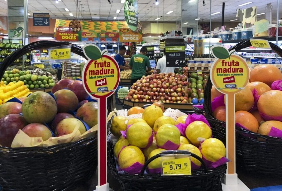 Morangos uniformes supermercados: nova regra impacta consumo