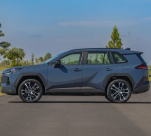 Toyota RAV4 Brasil: Nova Geração Híbrida Chega em 2026