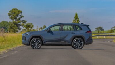 Toyota RAV4 Brasil: Nova Geração Híbrida Chega em 2026
