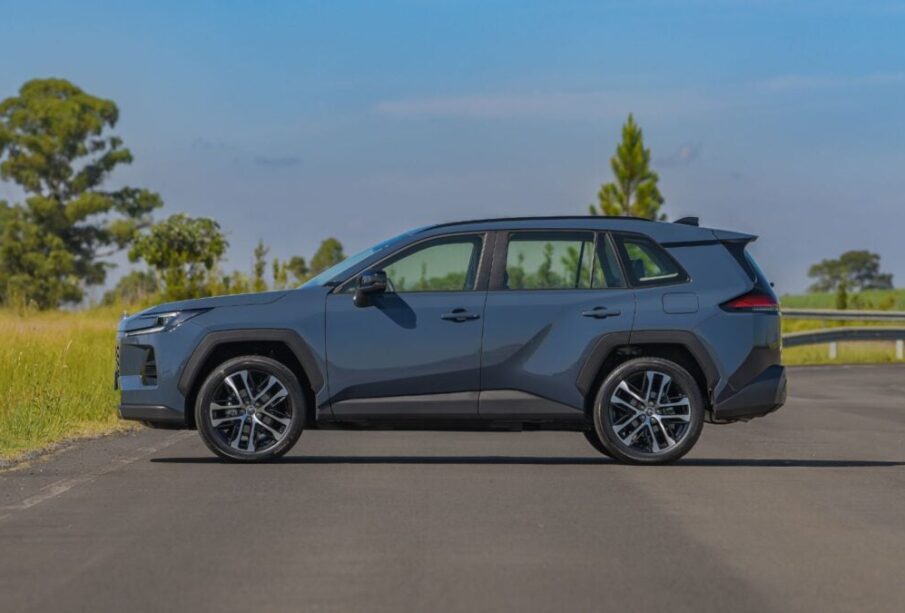 Toyota RAV4 Brasil: Nova Geração Híbrida Chega em 2026