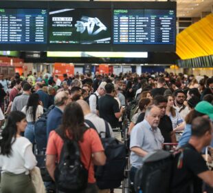 Aumento passagens aéreas 2024: alta do querosene pode elevar preços até 20%