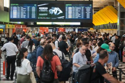 Aumento passagens aéreas 2024: alta do querosene pode elevar preços até 20%