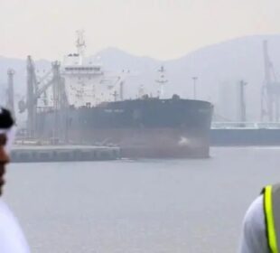 Petróleo Brent ultrapassa US$ 125 após Trump manter bloqueio em Ormuz