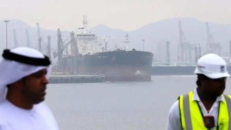 Petróleo Brent ultrapassa US$ 125 após Trump manter bloqueio em Ormuz