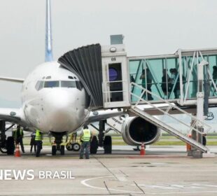 Passagens aéreas devem subir com aumento do combustível: vale antecipar?