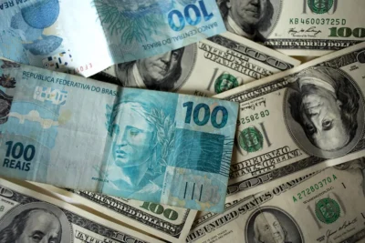 Dólar abaixo de 5 reais favorece viagens e impulsiona turismo