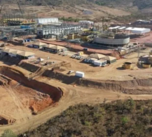 Terras raras acordo EUA: Governo Caiado vincula minério a financiamento