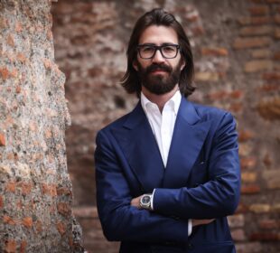 Herdeiro Ray-Ban maior acionista após compra de €10 bi