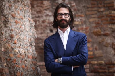 Herdeiro Ray-Ban maior acionista após compra de €10 bi