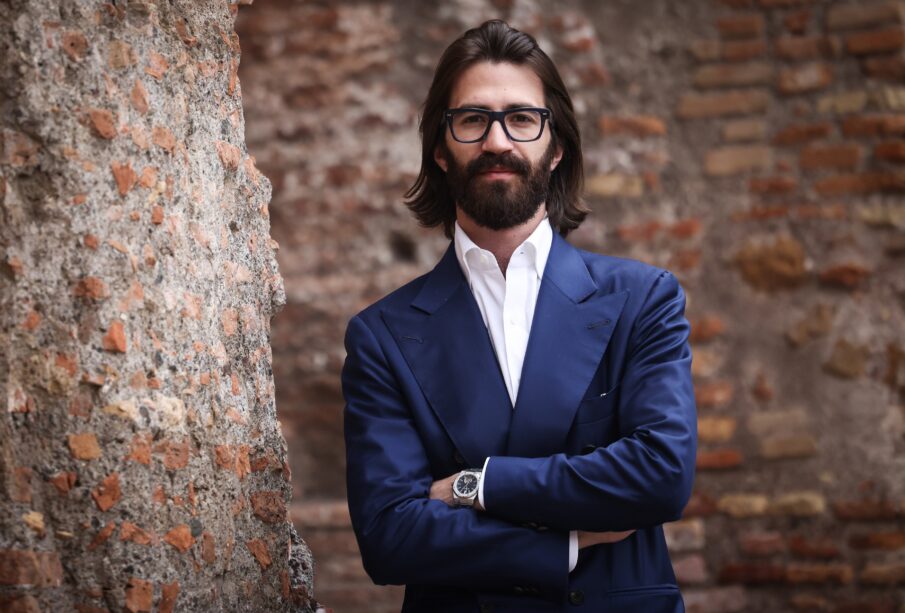 Herdeiro Ray-Ban maior acionista após compra de €10 bi