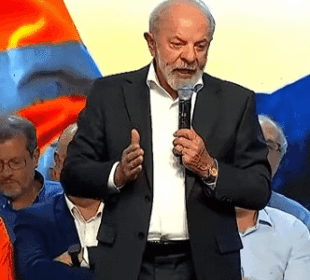 Lula avalia ofensiva contra Petrobras por alta de preços