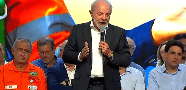 Lula avalia ofensiva contra Petrobras por alta de preços