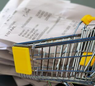 Vendas no varejo caem 3% em abril, pior resultado em um ano