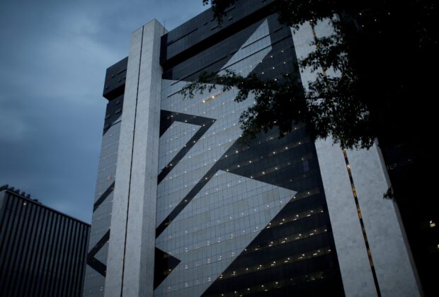 Banco do Brasil corta previsão de lucro para 2026 após queda de mais de 50% no 1º trimestre