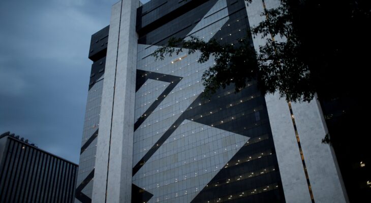 Banco do Brasil corta previsão de lucro para 2026 após queda de mais de 50% no 1º trimestre