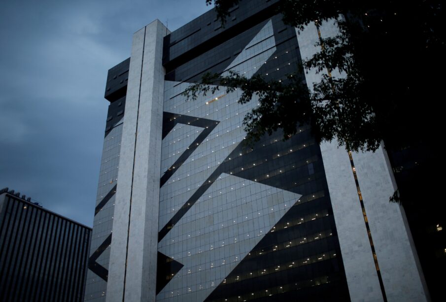 Banco do Brasil corta previsão de lucro para 2026 após queda de mais de 50% no 1º trimestre