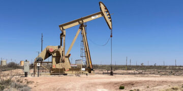 Petróleo cai mais de 6% após Trump falar em estágios finais com Irã