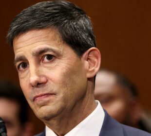 Senado dos EUA aprova Kevin Warsh como presidente do Fed