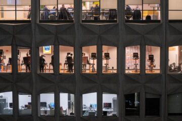 IA acelera cortes de assistentes executivos em consultorias e bancos