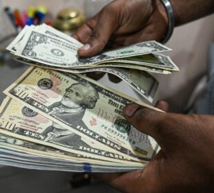 Dólar hoje opera estável ante real após rejeição dos EUA ao Irã