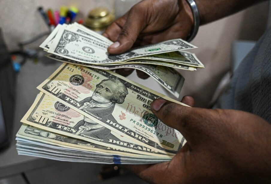 Dólar hoje opera estável ante real após rejeição dos EUA ao Irã