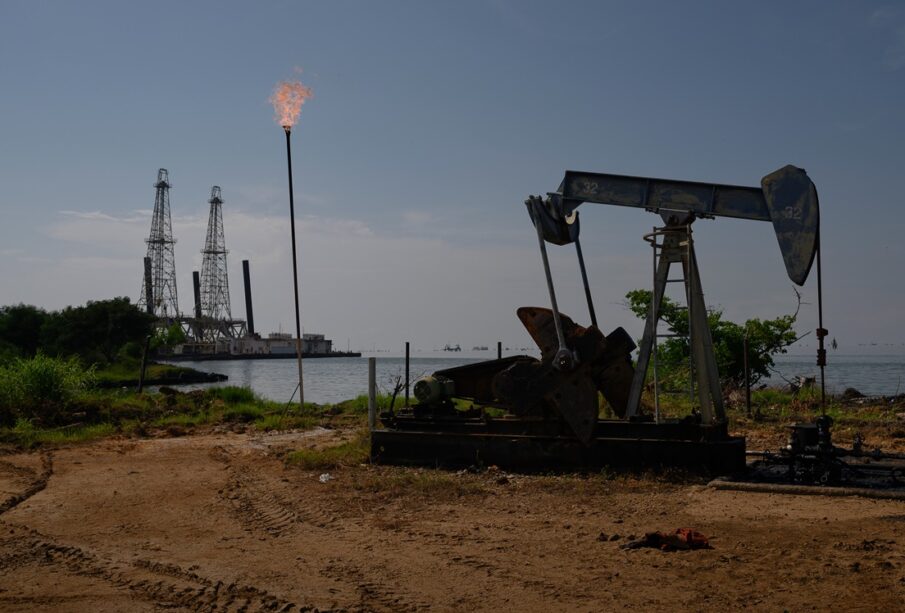 Petróleo fecha em queda de quase 7% com otimismo sobre negociações EUA-Irã