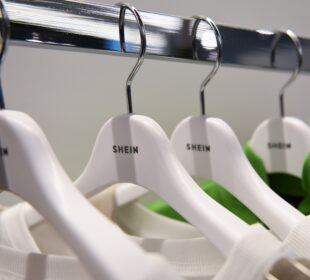 Shein compra Everlane por US$ 100 milhões