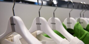 Shein compra Everlane por US$ 100 milhões