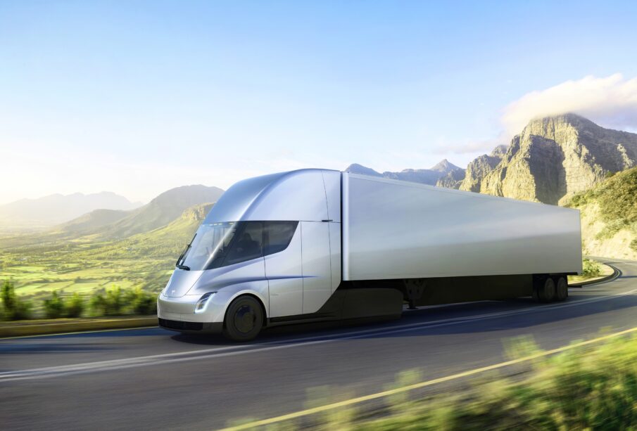 Caminhão elétrico Tesla Semi pode revolucionar transporte de carga
