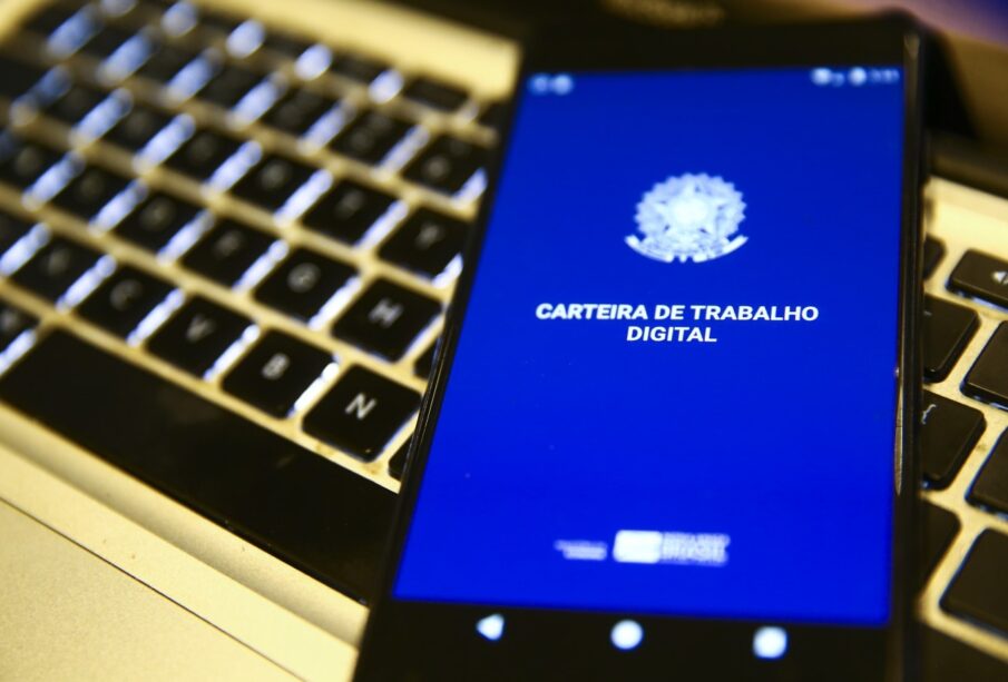 Taxa de desemprego abril 2025 cai para 5,8%