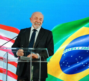 Black Rock aposta Lula: analista prevê reeleição