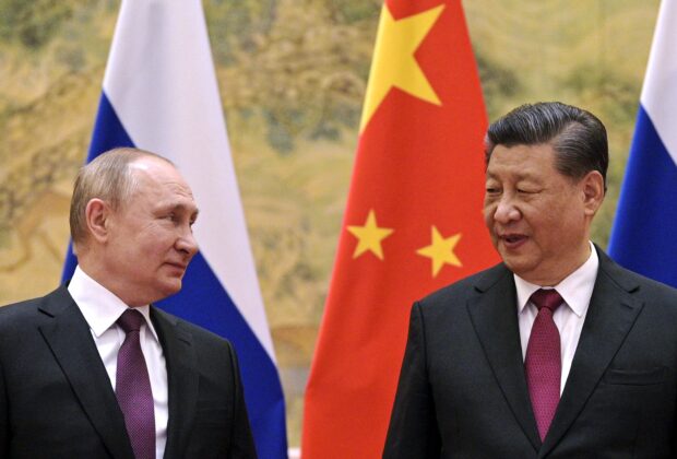 Putin chega à China mais dependente de Xi em comércio e tecnologia