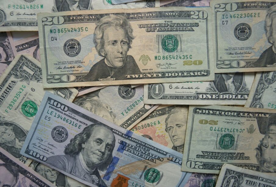 Dólar hoje sobe mais de 1% e supera R$ 5,04: veja motivos