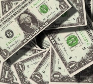 Dívida dos EUA supera tamanho da economia e acende alerta