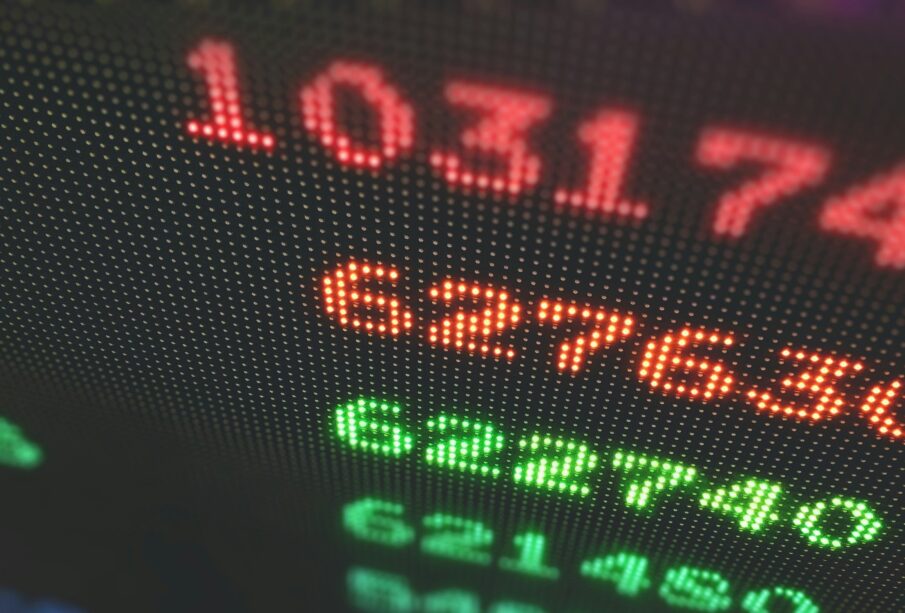 Ibovespa fecha em queda e acumula 3,7% na semana