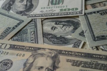 Brasil tem déficit de US$ 1,8 bi nas contas externas em abril