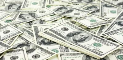 Dólar cai a R$ 5 e Bolsa recua com PIB fraco em março