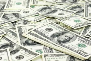 Dólar sobe a R$ 5,06 e Bolsa cai com petróleo e política