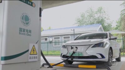 China aposta em carros elétricos para reduzir dependência de petróleo