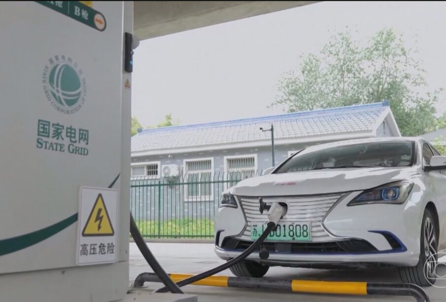 China aposta em carros elétricos para reduzir dependência de petróleo
